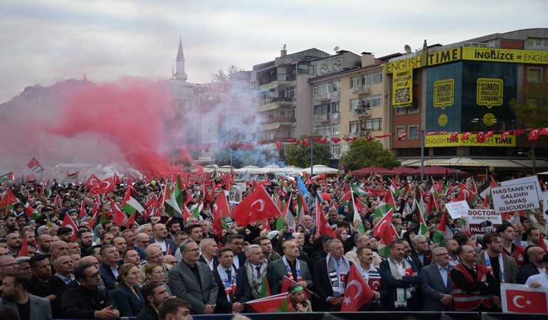 İzmit sokaklarında İsrail’i protesto ettiler!