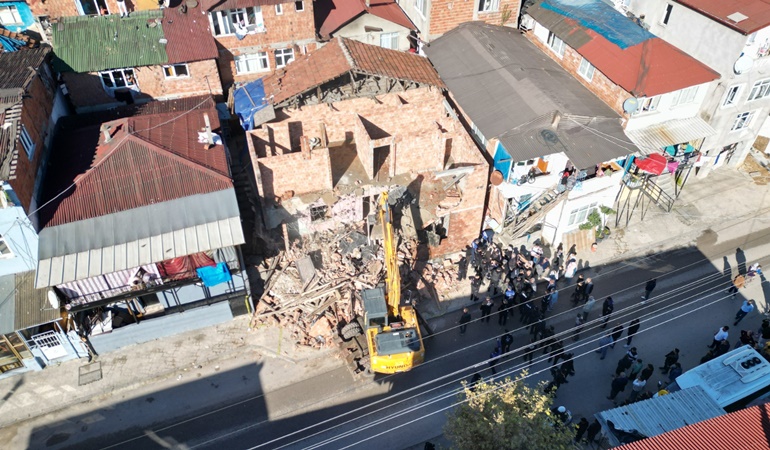 İzmit Tavşantepe’deki kaçak yapı yıkıldı