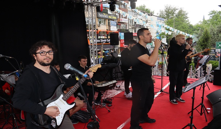 İzmit’te 19 Mayıs kutlamaları Mançoband konseriyle başladı