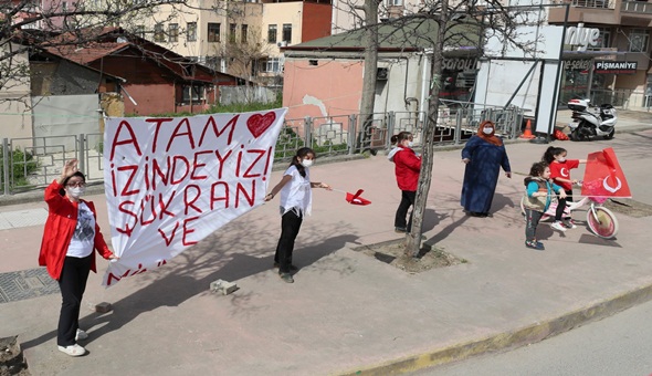 İzmit’te 23 Nisan kutlamalarını 100 binler canlı yayından takip etti