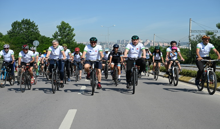 İzmit’te AB Bilgi Merkezi Dünya Çevre Günü bisiklet etkinliğine yoğun ilgi