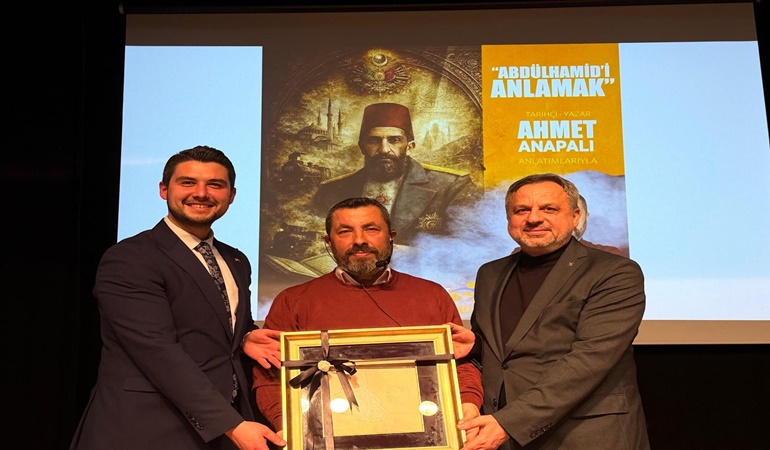 İzmit’te AKP’li gençler Sultan Abdülhamid’i andı 