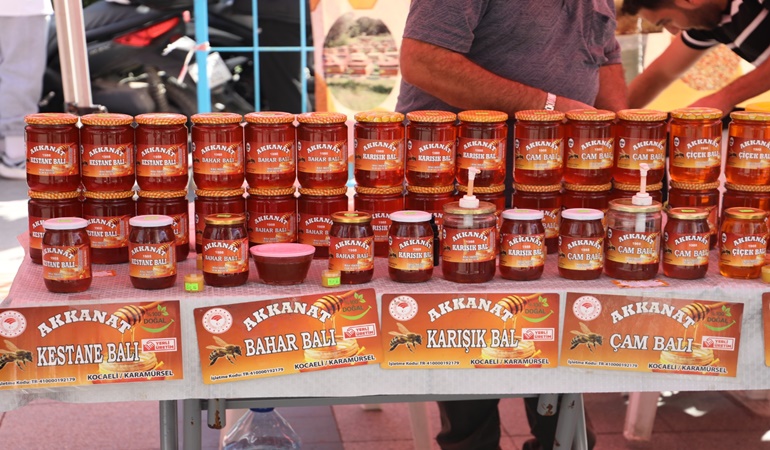 İzmit’te ballı günler