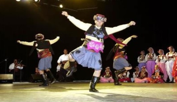 İzmit’te bin kişilik zeybek rüzgârı