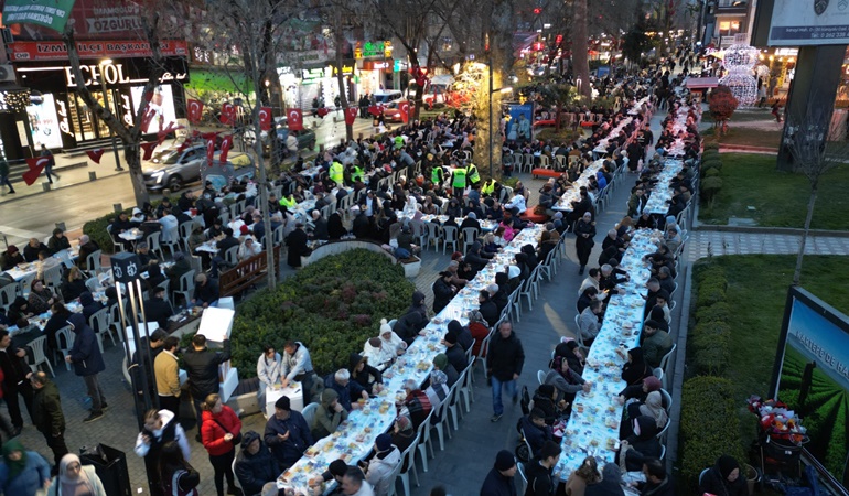 İzmit’te binlerce kişi bu iftarda buluştu