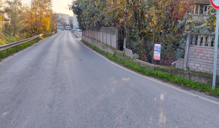 İzmit’te bu yolda yayalar tehlikede!