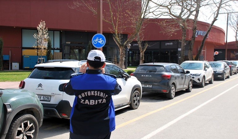 İzmit’te çift taraflı parka müdahale!