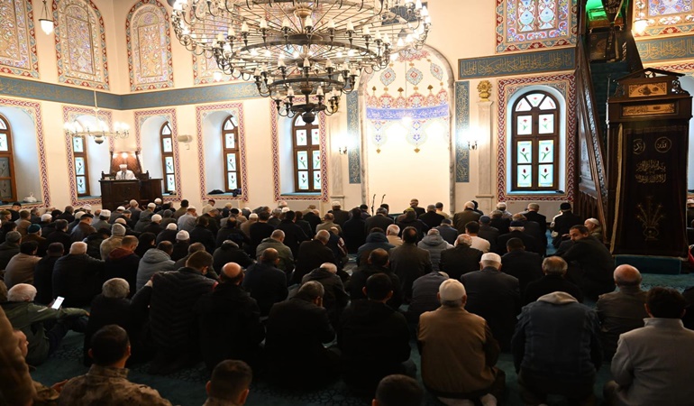 İzmit’te Cuma namazından sonra Cumhuriyet mevlidi