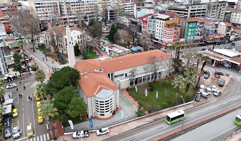 İzmit’te Cumhuriyet döneminin sembol yapılarından Halkevi yeniden açıldı