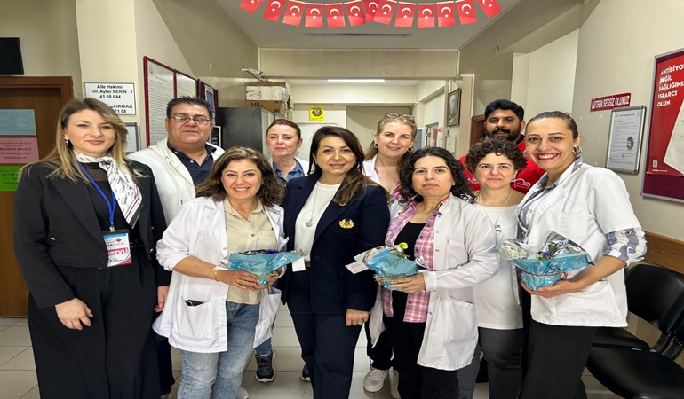 İzmit’te ebelere moral ziyareti