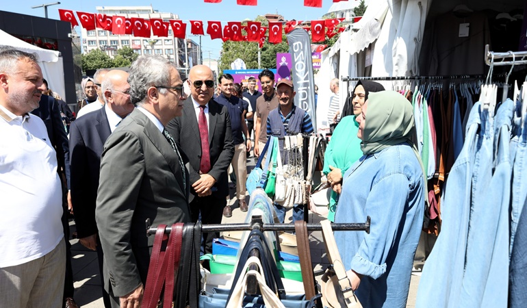 İzmit’te esnaf ve vatandaşı buluşturan Alışveriş Festivali başladı