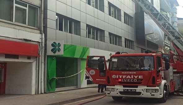 İzmit'te Garanti Bankası alev aldı