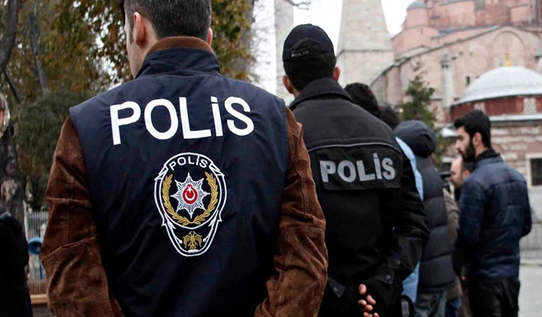 İzmit’te görev yapan polis memuru kendini astı