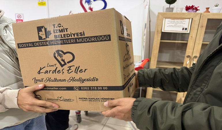 İzmit’te ihtiyaç sahibi vatandaşlara gıda kolisi ve sıcak yemek desteği başvuruları sürüyor