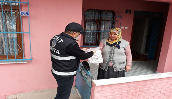 İzmit’te ilaçlar, vatandaşın kapısına gidiyor