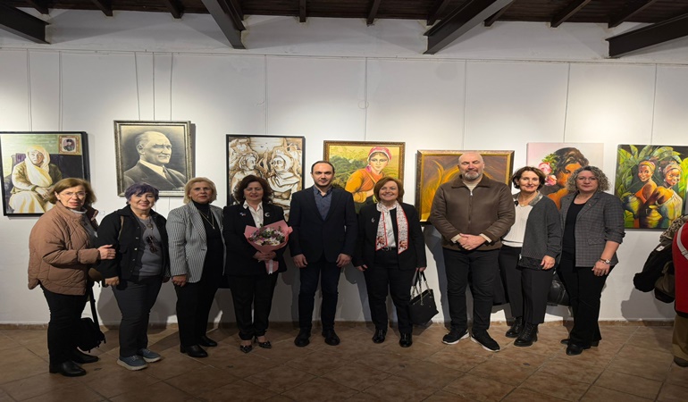 İzmit’te kadın dokununca karma sergisi açıldı