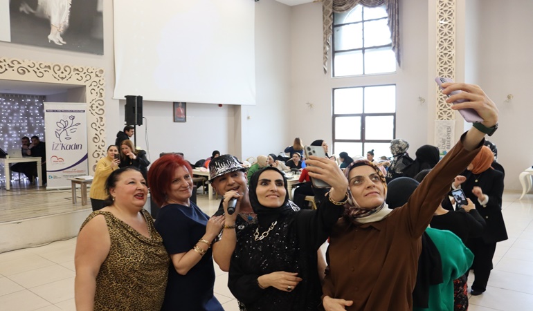 İzmit’te kadınlar matinesine yoğun ilgi