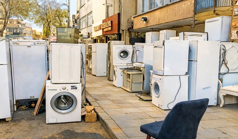 İzmit’te kaldırımı işgal eden esnaflara son uyarı: Mühürleme başlayacak