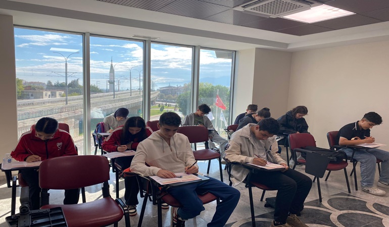 İzmit’te LGS’ye hazırlanan öğrencilere destek
