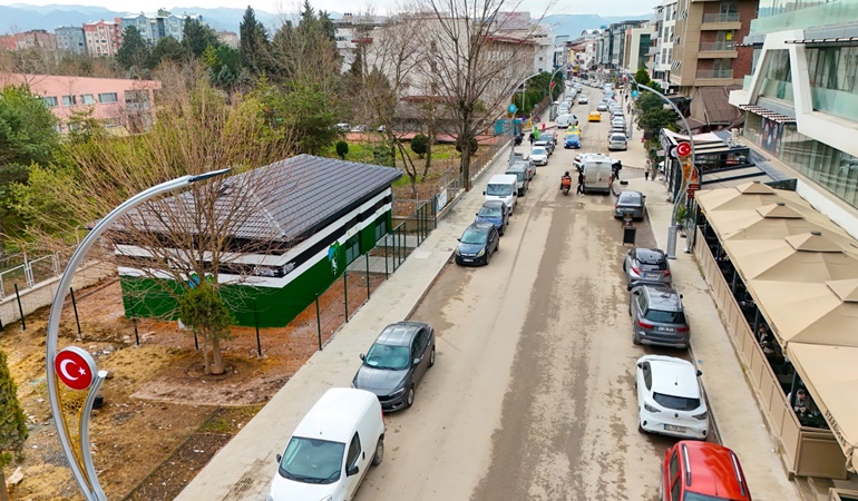 İzmit’te o caddeye Kocaelispor logolu trafo binası!