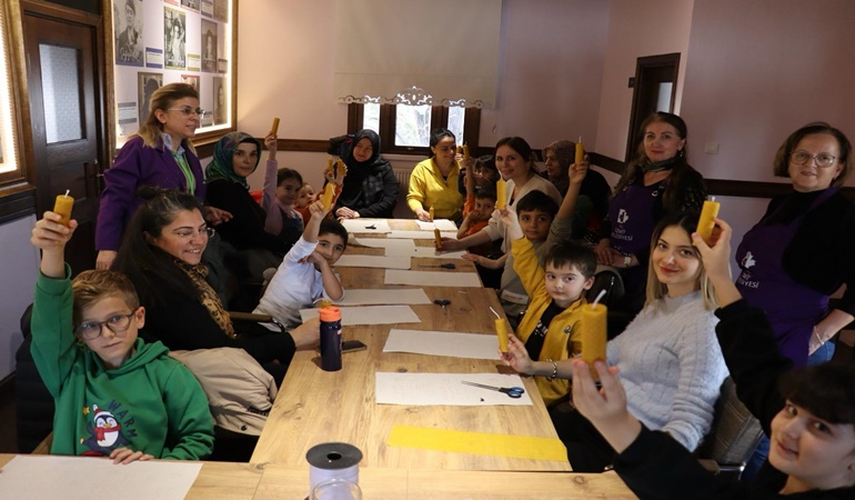 İzmit’te öğrenciler kendi el emeği ürünlerini üretiyor