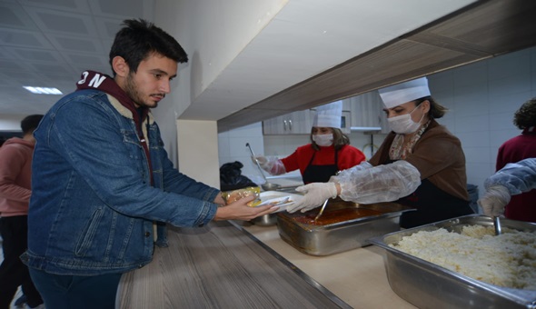 İzmit'te öğrencilere ücretsiz yemek hizmeti başladı