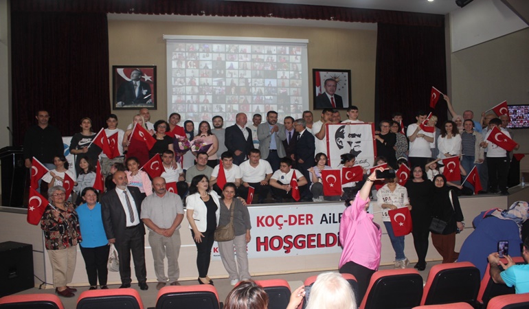 İzmit’te otizmli çocukların gösterisi ayakta alkışlandı