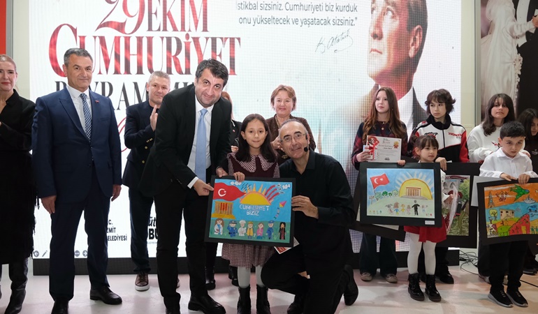 İzmit’te resim yarışmasının kazananları ödüllerini aldı