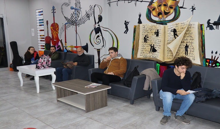 İzmit’te Sanat Akademisi Tiyatro Bölümü için seçmeler devam ediyor