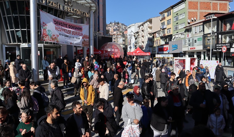 İzmit’te Sevgililer Günü coşkusu 