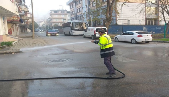 İzmit'te sokağa çıkma yasağında da dezenfeksiyon çalışmalarına davam