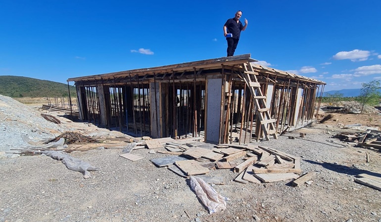 İzmit’te sokak hayvanları yaşam alanı inşaatı hızla ilerliyor