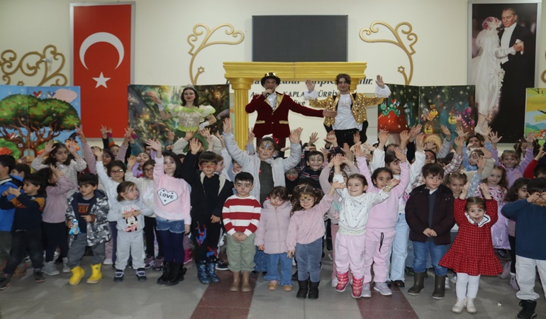 İzmit’te Sömestr Şenliği renkli görüntülere sahne oldu