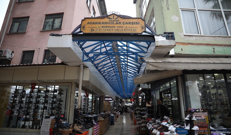 İzmit’te Tarihi Ayakkabıcılar Çarşısı’nın çatısı yenilendi