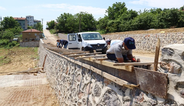 İzmit'te yayaların güvenliği parapetlerle destekleniyor