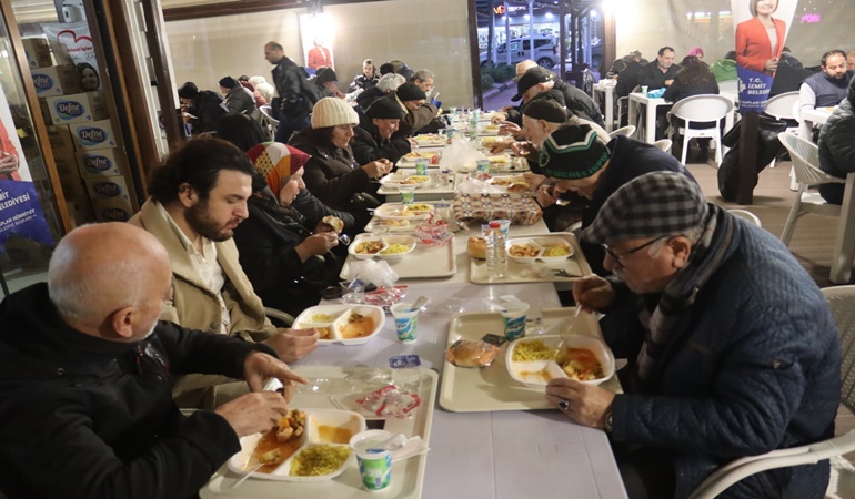 İzmit’teki Kent Lokantalarında iftar saatinde yemekler ücretsiz 