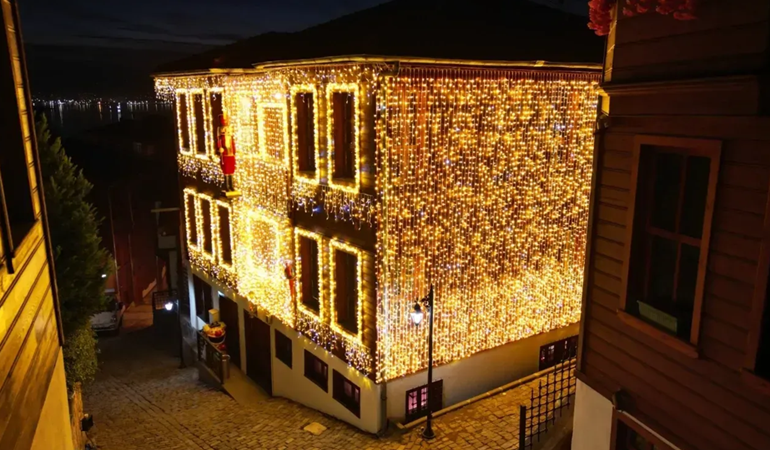 İzmit’teki oyuncak müzesinde çocuklarla sanat ve eğlenceye devam