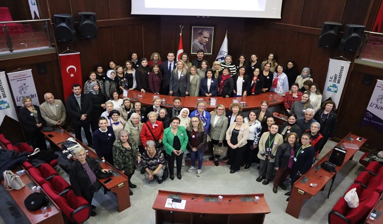 İzmit’teki panelde kadın hakları konuşuldu