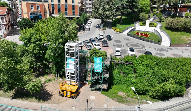 İzmit Tren Garı’ndaki asansörün yapımına kaldığı yerden devam