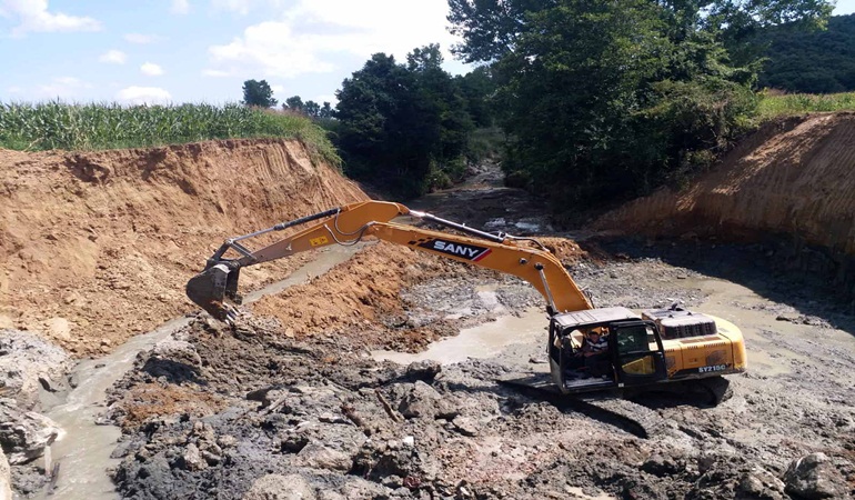 İzmit Yenice Köyü’nde menfez yapılıyor
