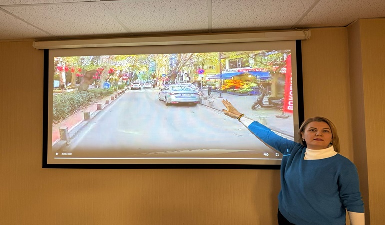 İzmitli esnaflara kaldırım çağrısı 