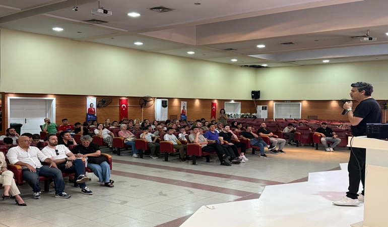 İzmitli gençlere yapay zekayı anlattı
