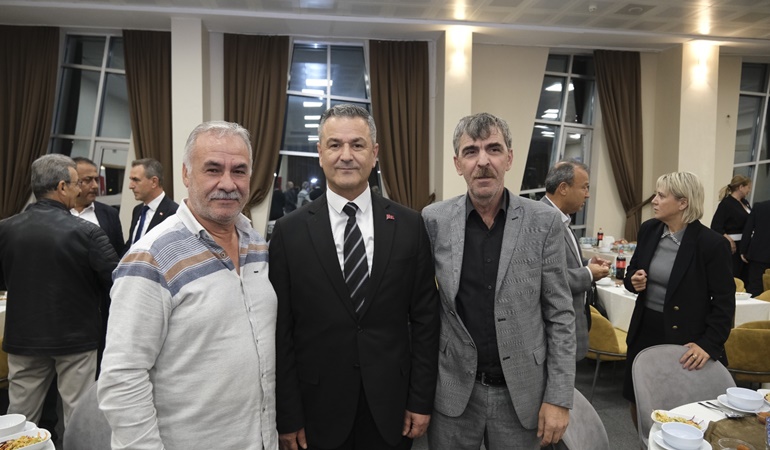 İzmitli muhtarlara yemekli kutlama