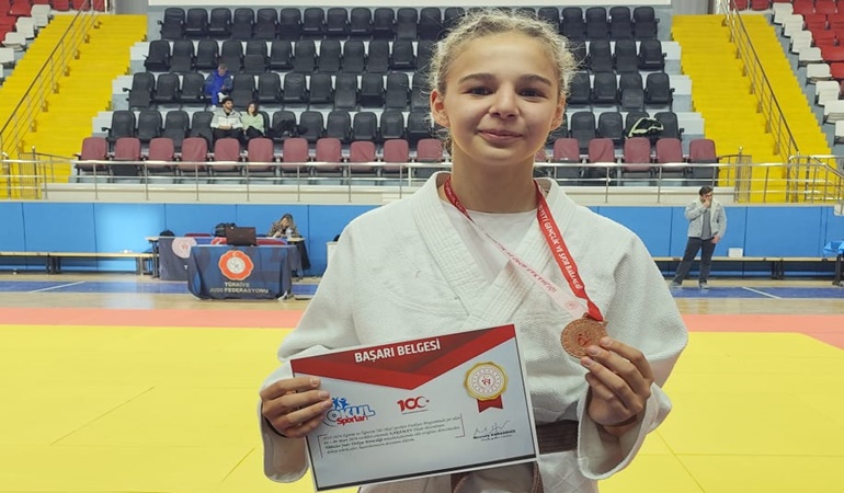 İzmitli Özge Çolak’tan Judoda gururlandıran başarı