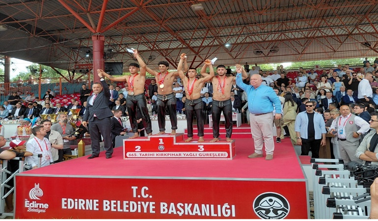 İzmitli pehlivanlardan gururlandıran başarı