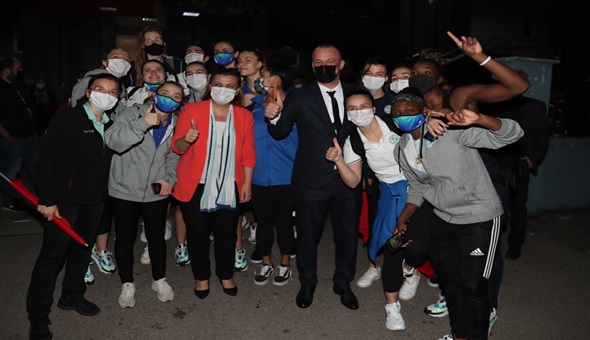 İzmitli Periler devler liginde 