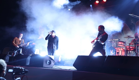 İzmitliler Cumhuriyet coşkusunu Manga konseriyle doyasıya yaşadı