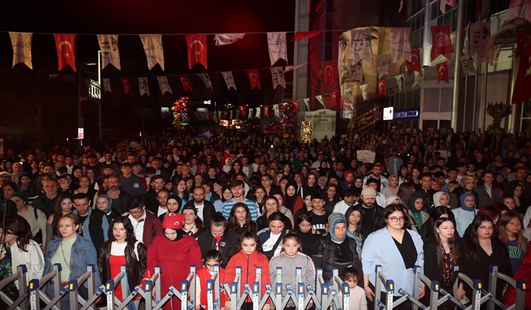 İzmitliler DJ Ali Taş konserine koştu 