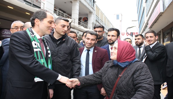 İzmitliler Fatih Erbakan'ı sokakta görünce şaşırdı