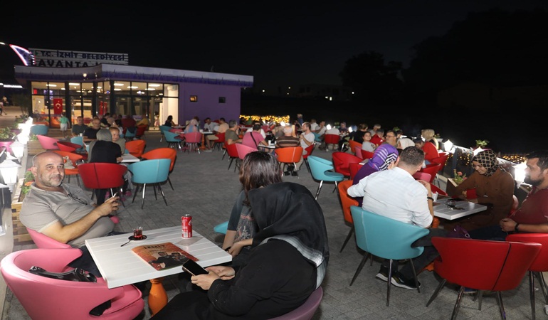 İzmitliler Lavanta Parkı ve Gülümse Kafe Lavanta’yı çok sevdi
